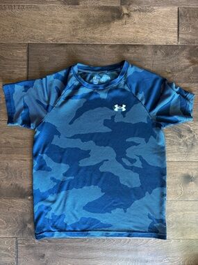 YLG Under Armour Short-Sleeve Performance -Loose fit
